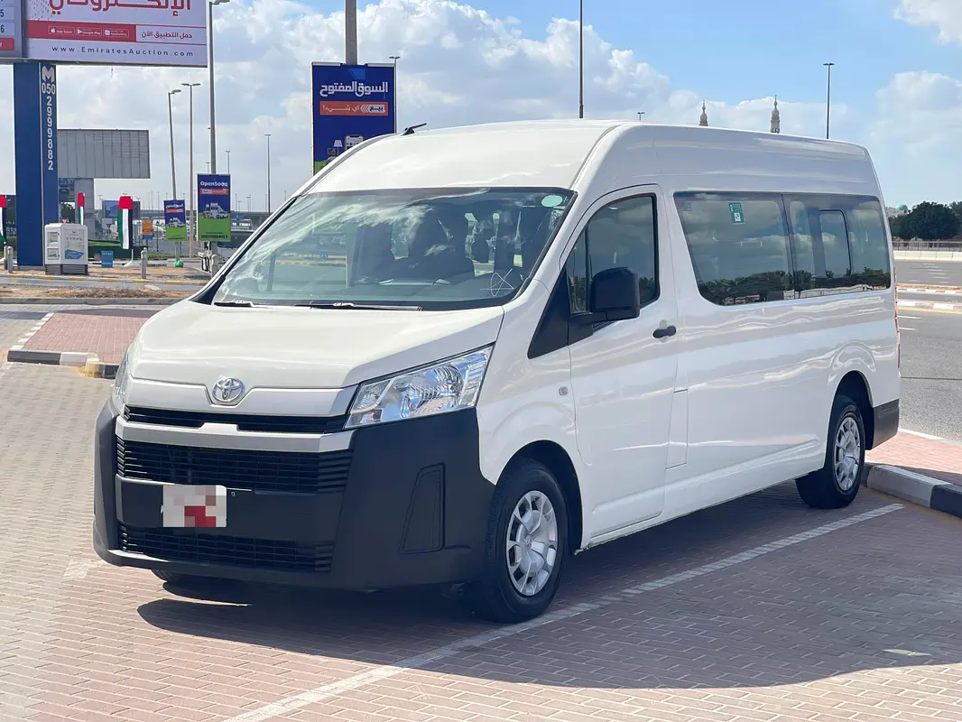 Toyota Hiace 2021 — photo 1 of 7