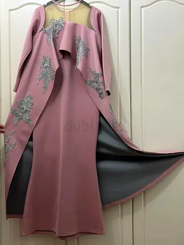 فستان سهرة مميز مع شغل يدوي وتطريز