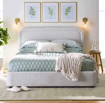 Cozy Modern Bed with Elegant Headboard
