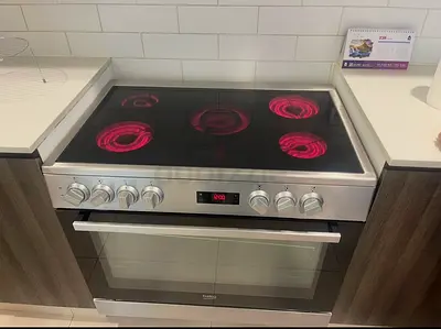 Electric cooker 5 burner like new perfect working family used nothing issue 90/60cm