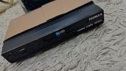 ريسيفر HUMAX IR-FREE HD، المصمم لتقديم أداء موثوق وصورة واضحة بدقة HD. يدعم استقبال عدة أقمار صناعية