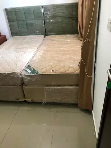Very Comfortable 2 Queen beds with Mattress