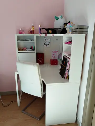 Girl bedroom without Mattress perfect inside out