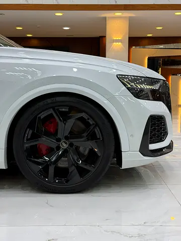 صورة 5 لـ 2021 AUDI RS Q8