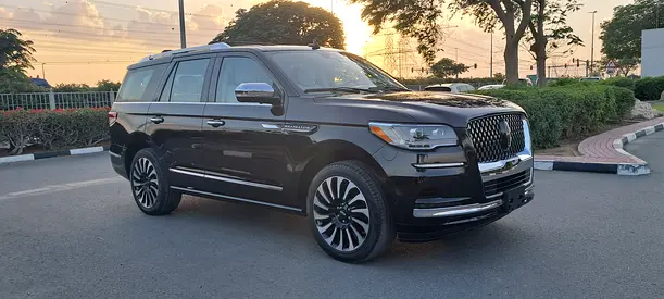 NAVIGATOR 2023 PRESENTIAL GCC FREE SERVICECONTRACT 100000 KM + 5 YEAR WARRANTY 18-6-2028 AL TAYER +