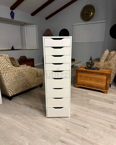 Stylish White Drawer Cabinet for Storage