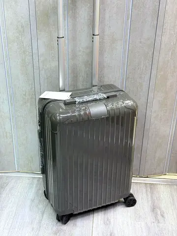 Essential Suitcase lite cabin luggage