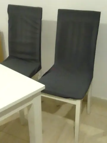 Dining Table white colour with chairs ,home box for sale