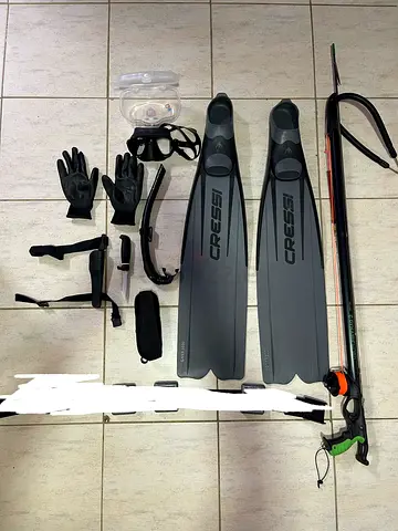 The complete set of 2000dh delivery available in UAE spear fishing