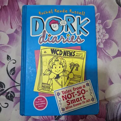 Dork Diaries: Tales from a Not-So-Smart Miss Know-It-All