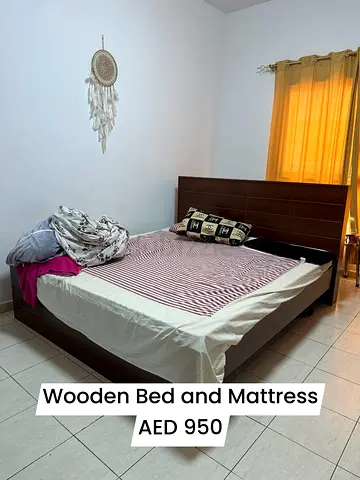 Stylish Wooden Bed with Comfortable Mattress for Sale