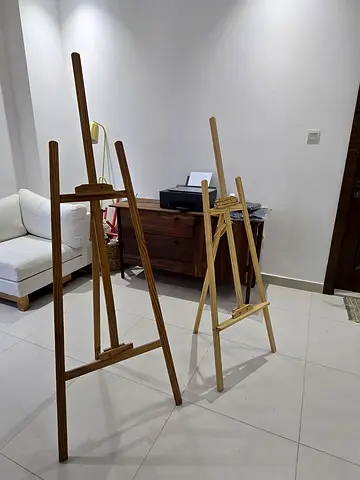 Sturdy Wooden Easel for Your Creative Projects