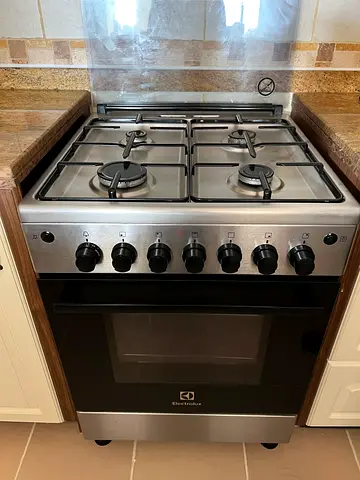 Electrolux 60x60cm Freestanding Cooker Full Gas Cooking Range With 4 Burners Automatic Ignition.