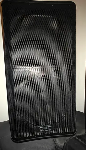 QSC Kw152 15″ Two-Way, 1000W, 60 inches conical waveguide Axisymmetric, Active Loudspeaker.