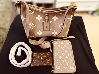 Stylish Louis Vuitton Handbag and Accessories Set never used, urgent sale