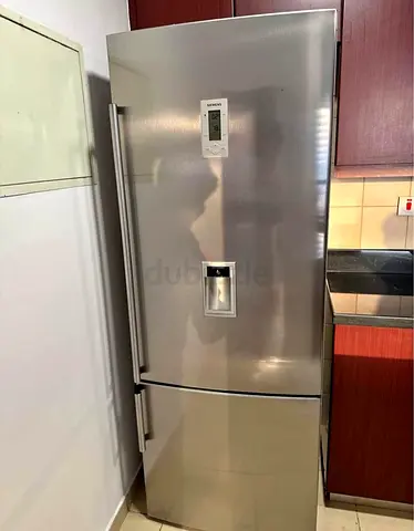 Siemens new model bottom freezer excellent condition perfect working