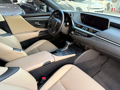 صورة مصغرة 7 لـ 2021 Lexus ES-SERIES