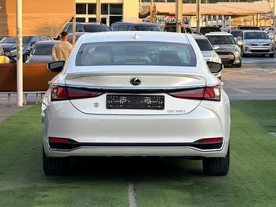 صورة مصغرة 4 لـ 2021 Lexus ES-SERIES