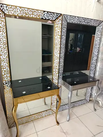 Mirror and table good