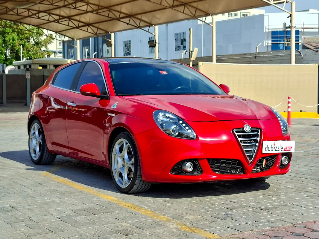 Alfa Romeo GIULIETTA 2015 — photo 1 of 15