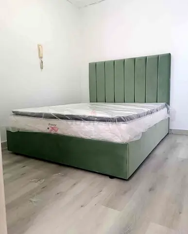 Queen Size Stylish and Comfortable Green Velvet Bed with Modern Headboard