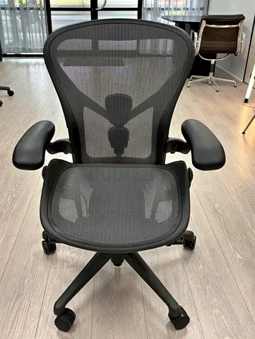Herman miller remastered size B fully loaded