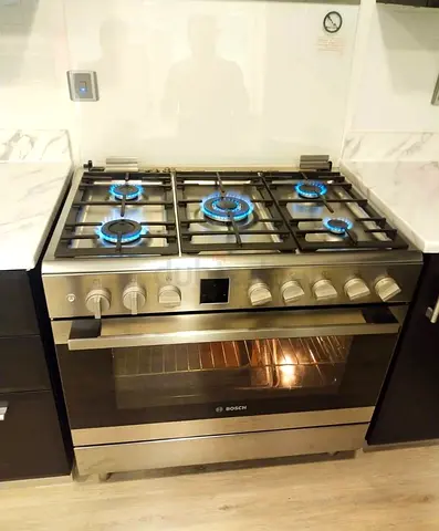 Bosch full gas cooker super clean condition very good working 90/60cm delivery with warranty