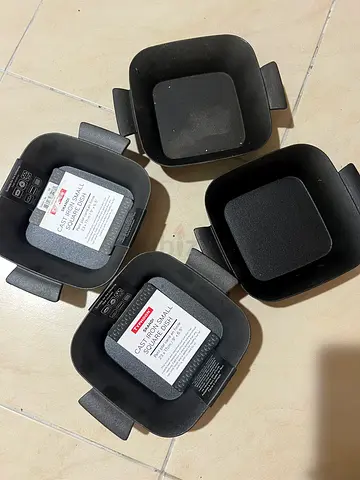 Cast iron small square dish 23x17cms