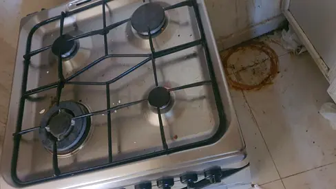 Gas cooking range