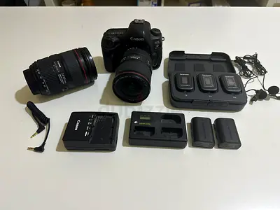 Canon 5d mark 4 with lens 24-105 and 16-35