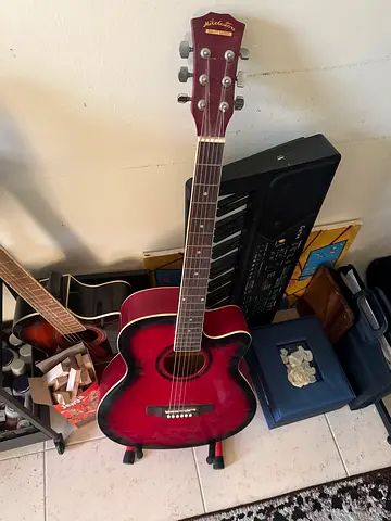 Beautiful Acoustic Guitar in Great Condition