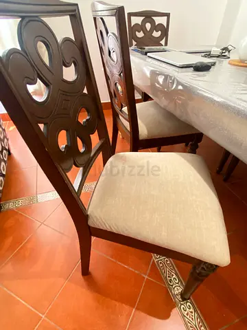 Elegant Dining Chair with Unique Design Table