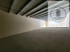 All nationalities own an investment complex of 9 warehouses.