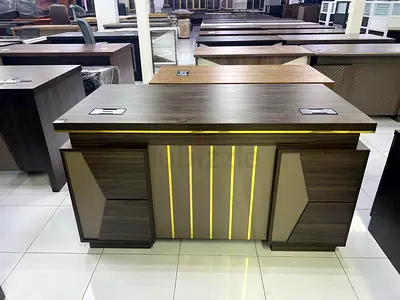 Modern Wooden office tabel with bountiful quality