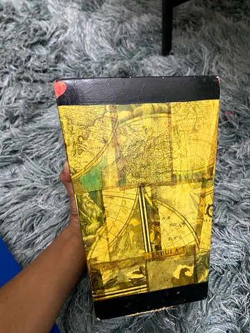 VINTAGE VASE ONLY FOR AED 10