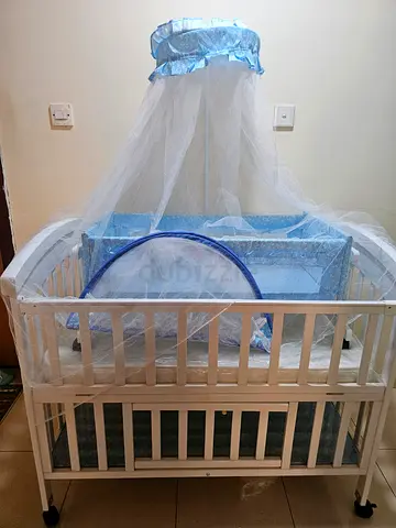 Baby Crib Bed 0–12 Years | Adjustable Height | Never Used | Free Manual Swinger | Free New Mattress