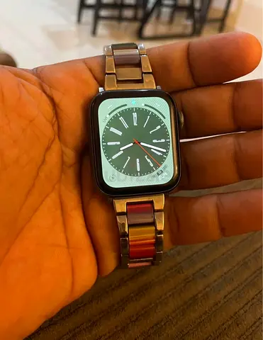 Apple Smart Watch series-4:44mm in very good condition available with free 4 straps and delivery…