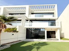 Fully Furnished | Spacious | Private Lift