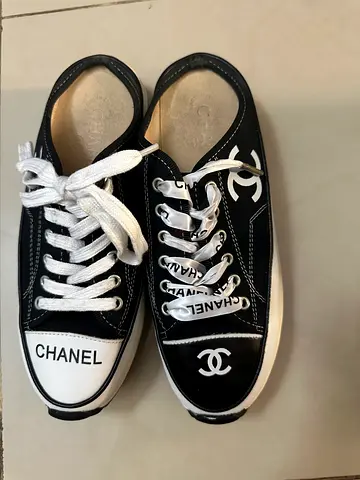 Chic Chanel Sneakers size 35 used from Korea
