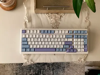 Aesthetic Gaming Keyboard - Box  Wires