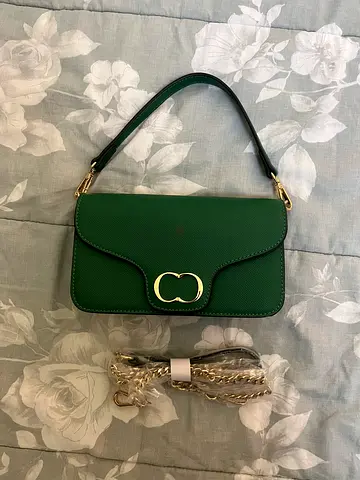 Elegant Green Handbag with Chain Strap