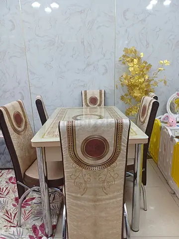 Dining Table with 6 chairs