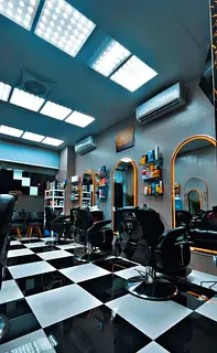 Gents Saloon | Prime Location | Spacious