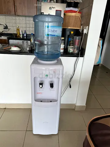 Hot and cold Water bottle dispenser