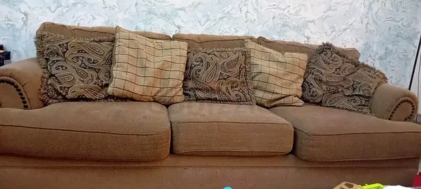 Comfortable 3 +2 -Seater Sofa with Cushions