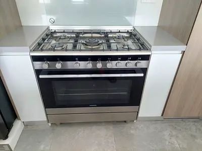 Italian Siemens Brand 5 Burner Full Gas Cooker Range Size 90cm