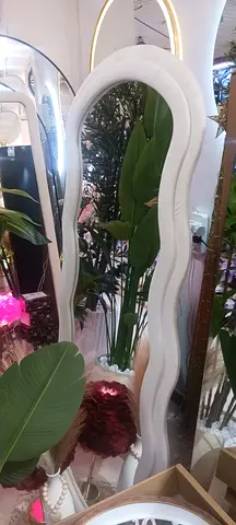 Elegant Curved Full-Length Mirror for Modern Interiors