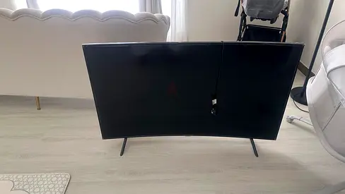 Curved LED TV in Excellent Condition