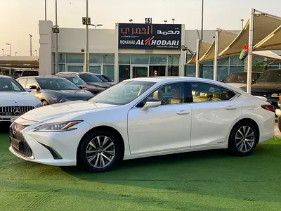 LEXUS ES 300 H (2019) //GCC// FULL OPTIONS// GOOD CONDITION//LOW MILLAGE//