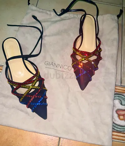 Original GIANNICO
Ballet flats
38 (EU) - Black leather and Swarovski
